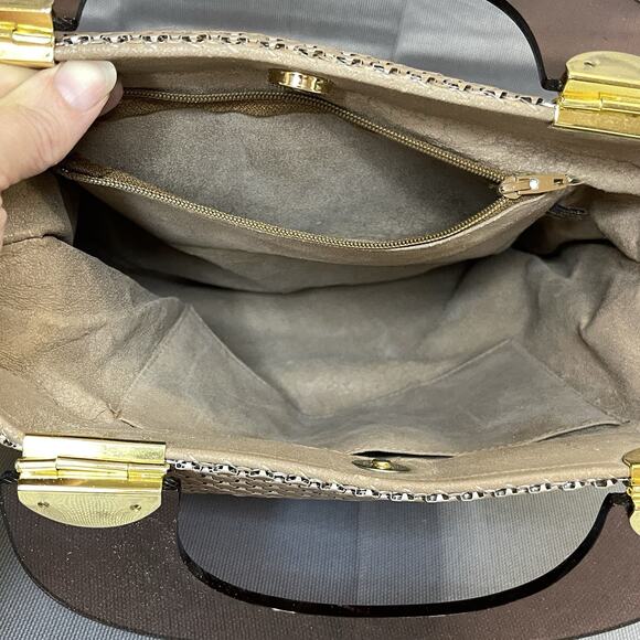 Vintage 1960s Tote Bag Cream Metal Mesh Brown Lucite Handles Gold Accents Snap - Picture 8 of 8